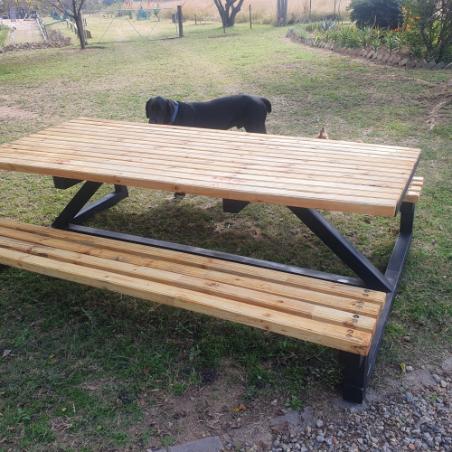 Picnic table 